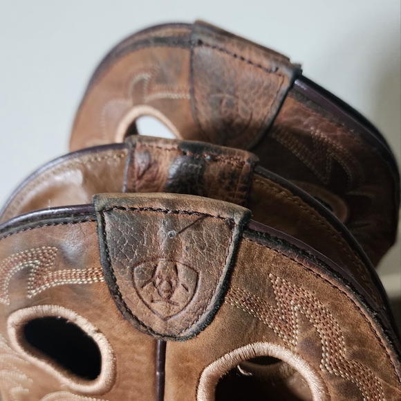 *SOLD* ARIAT Roughstock Boots Mens Leather Size 7.5D Style: 10002227 - Picture 2 of 8